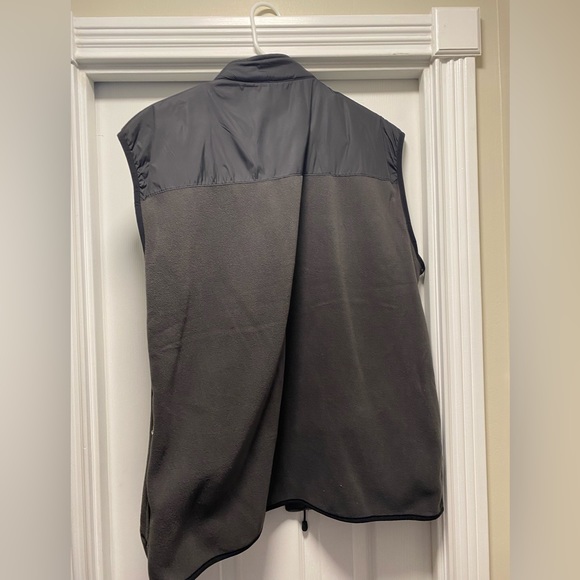 Eddie Bauer Workwear Vest - Men’s Large - Picture 2 of 3